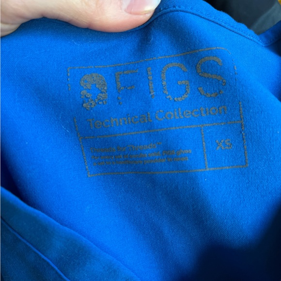 blue figs scrub top XS - Picture 4 of 4